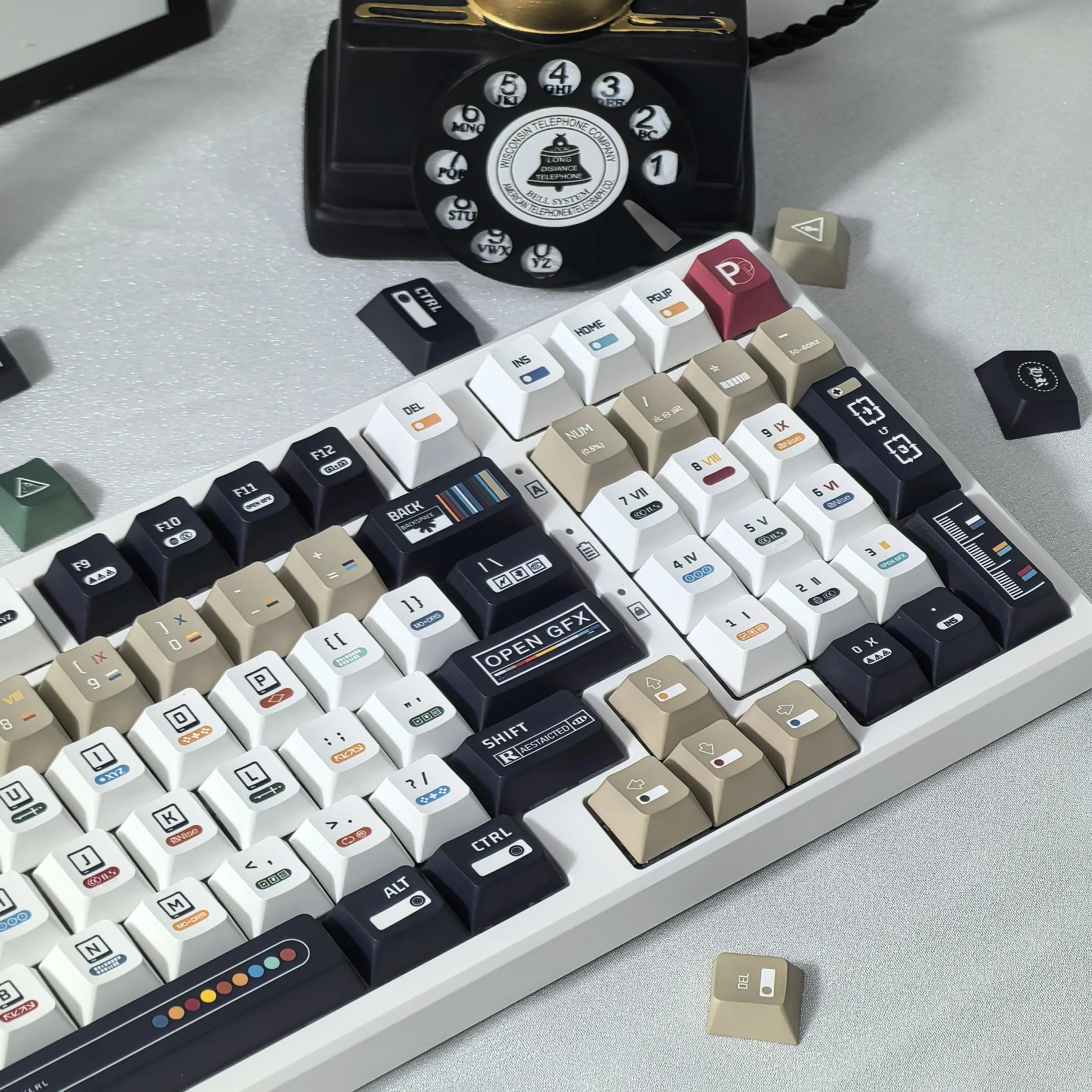 韓國鍵帽 極繁主義主題鍵帽 135 鍵櫻桃 Pbt 俄語英語復古鍵帽黑白設計“L”形輸入鍵