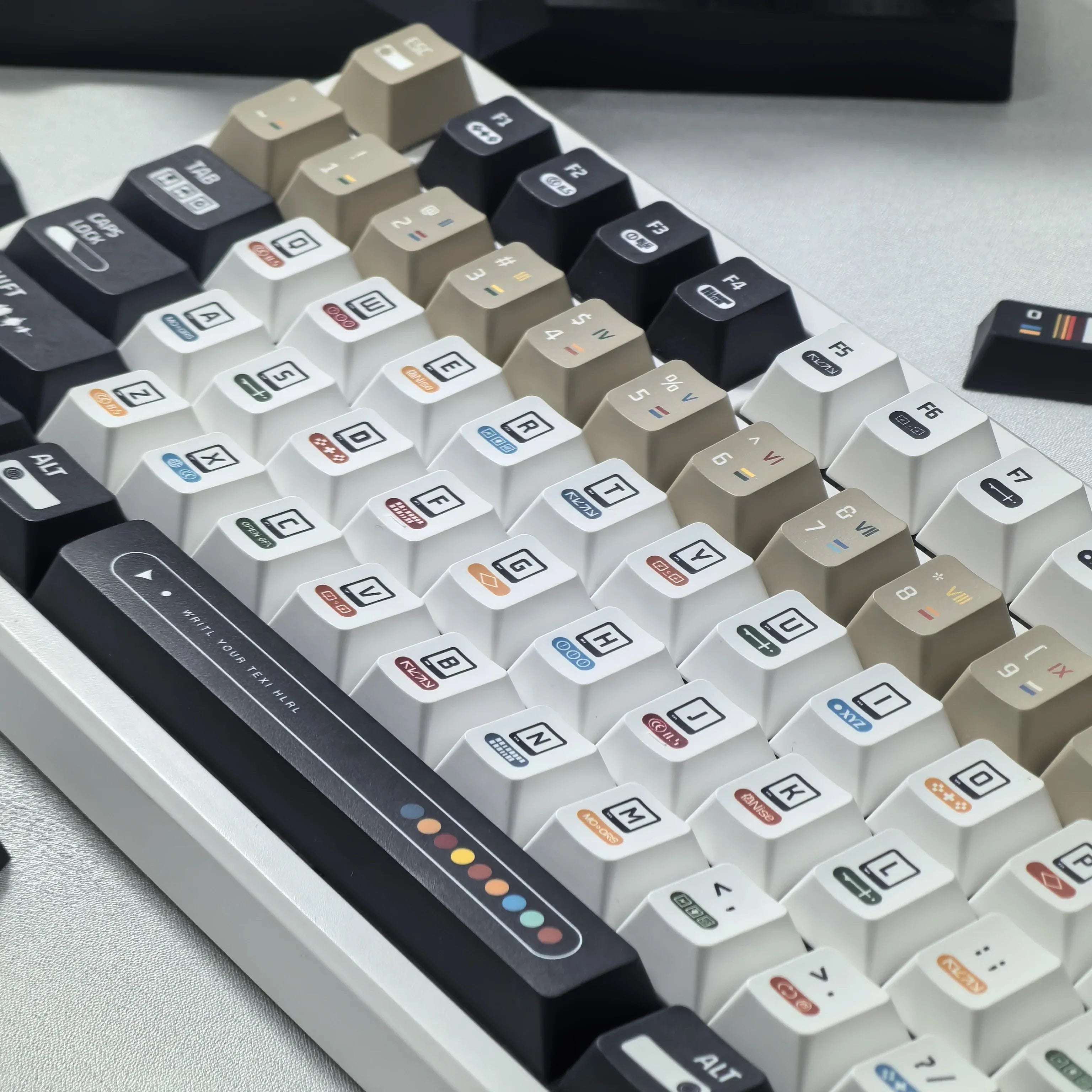 韓國鍵帽 極繁主義主題鍵帽 135 鍵櫻桃 Pbt 俄語英語復古鍵帽黑白設計“L”形輸入鍵