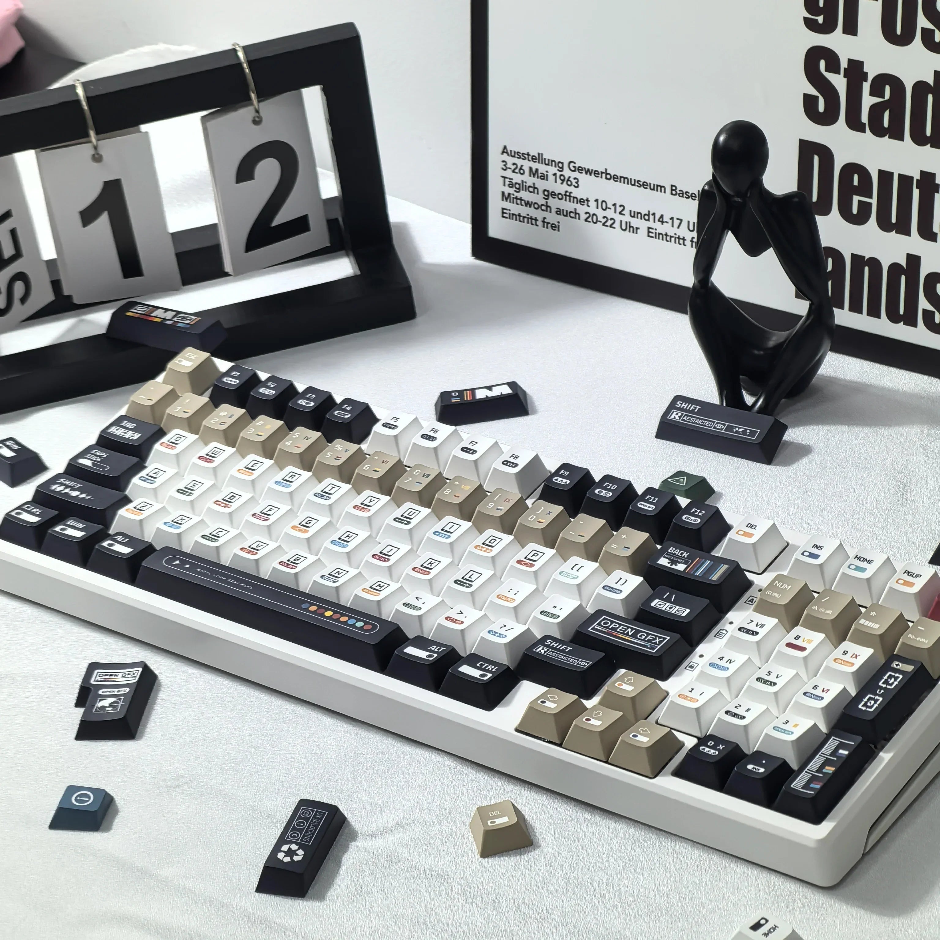 韓國鍵帽 極繁主義主題鍵帽 135 鍵櫻桃 Pbt 俄語英語復古鍵帽黑白設計“L”形輸入鍵